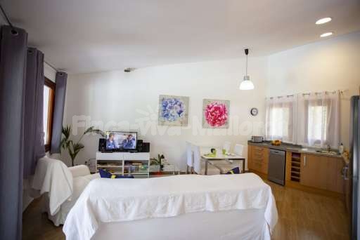 Chalet Juli Sa Pobla, Wohnzimmer, Esszimmer, Küche, Esstisch