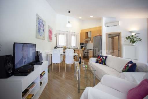 Chalet Juli Sa Pobla, Esszimmer, Wohnzimmer, Sofa, Esstisch, Küche