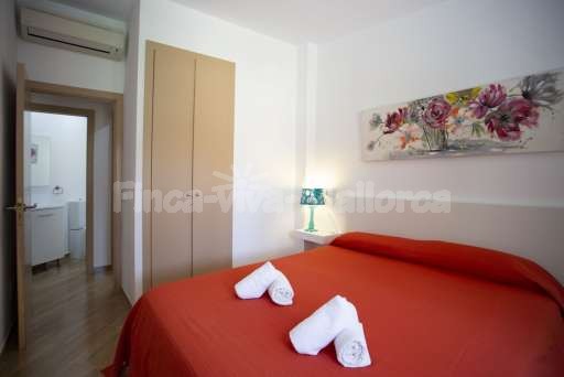 Chalet Juli Sa Pobla, Schlafzimmer, Doppelbett, Kleiderschrank