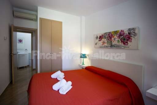 Chalet Juli Sa Pobla, Schlafzimmer, Doppelbett, Kleiderschrank