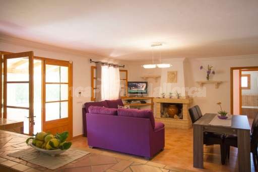 Finca Cantor Pollenca, Wohnzimmer, Sofa, Fernseher, Esszimmer, Esstisch, Essbereich