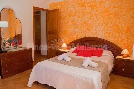 Finca Cantor Pollenca, Schlafzimmer, Doppelzimmer, Doppelbett, Spiegel