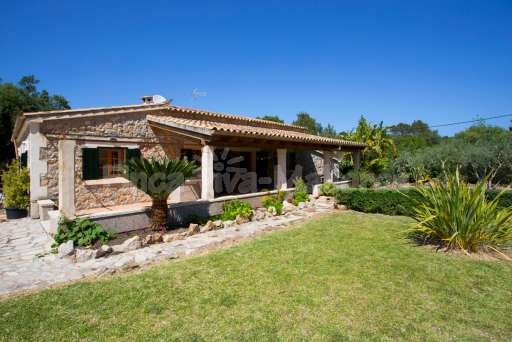 Finca Cantor Pollenca, Haus, Garten, überdachte Terrasse, Rasenfläche