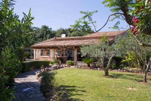 Finca Cantor Pollenca, Haus, Garten, überdachte Terrasse, Rasenfläche