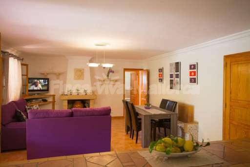 Finca Cantor Pollenca, Wohnzimmer, Esszimmer, Sofa, Fernseher, Esstisch, Essbereich