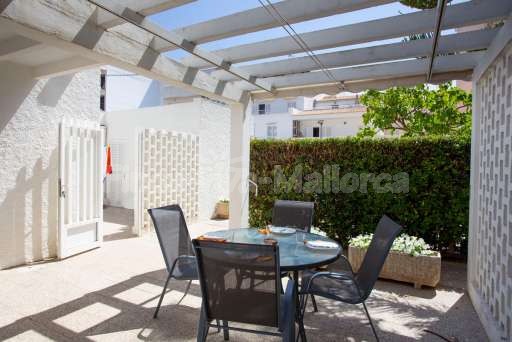 Chalet Caro Can Picafort, beschattete Terrasse, Esstisch