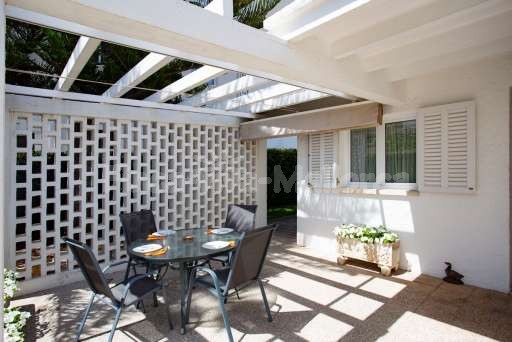 Chalet Caro Can Picafort, beschattete Terrasse, Esstisch