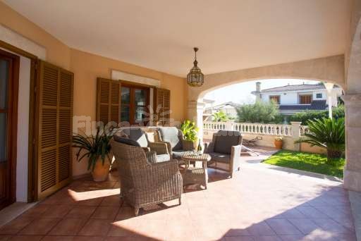 Finca Cia Palya Son Real, überdachte Terrasse, Lounge, Sonnenliege
