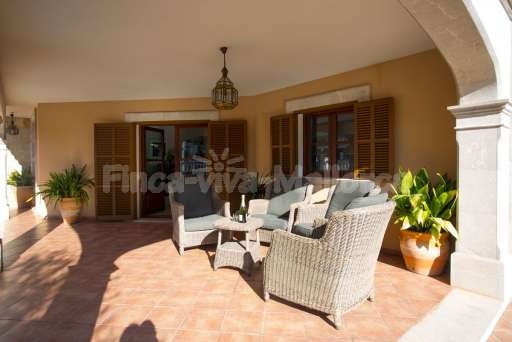 Finca Cia Palya Son Real, überdachte Terrasse, Loungemöbel