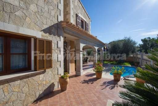 Finca Cia Palya Son Real, Pool, Haus, überdachte Terrasse