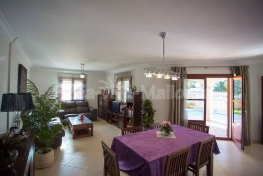 Finca Cia Palya Son Real, Wohnzimmer, Esszimmer, Esstisch