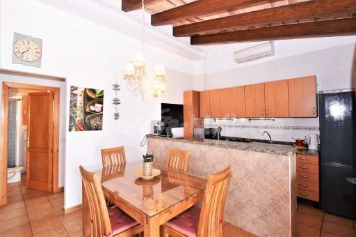 Finca Comellar Santanyi, Küche, Frühstückstheke, Esstisch, Essbereich