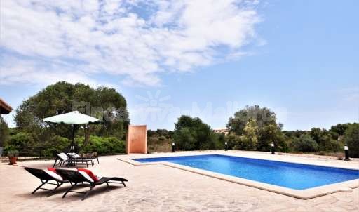 Finca Comellar Santanyi, Pool, Außendusche, Sonnenliege, Sonnenschirm