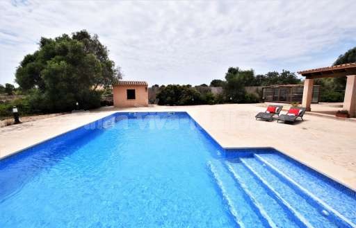 Finca Comellar Santanyi, Terrasse, Pool, Sonnenliege