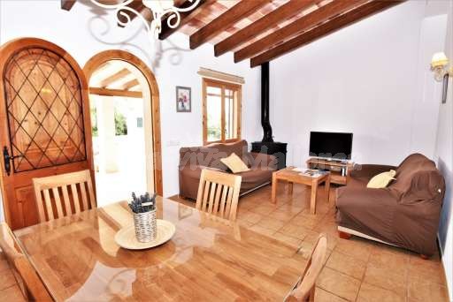 Finca Comellar Santanyi, Wohnzimmer, Sofa, Kamin, Esszimmer, Essbereich