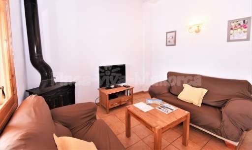 Finca Comellar Santanyi, Wohnzimmer, Sofa, Kamin