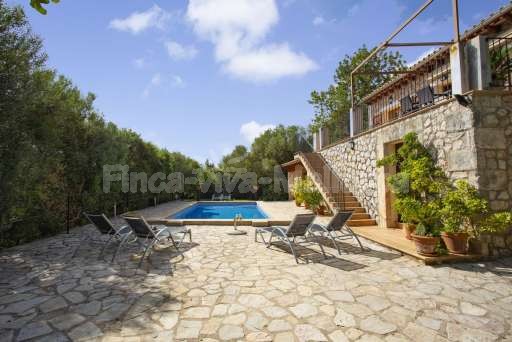 Finca Es Biali, Pool, Terrasse, Sonnenliege, Haus