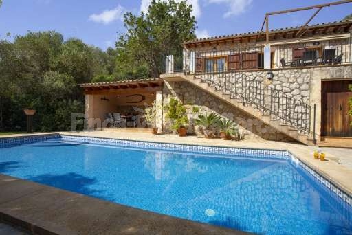 Finca Es Biali, Pool, überdachte Terrasse, Haus