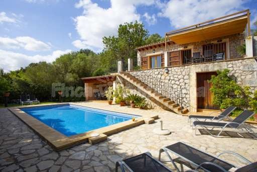 Finca Es Biali, Pool, Terrasse, Sonnenliege, Haus