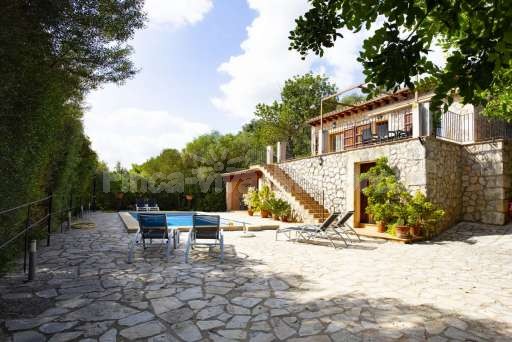 Finca Es Biali, Haus, Terrasse, Pool, Sonnenliege