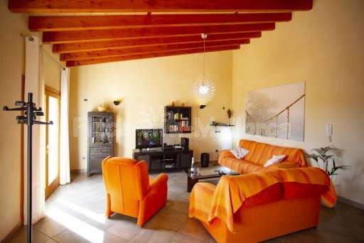 Finca Es Biali, Wohnzimmer, Sofa, Fernseher