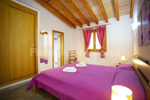 Finca Es Biali, Schlafzimmer, Doppelbett, Kleiderschrank