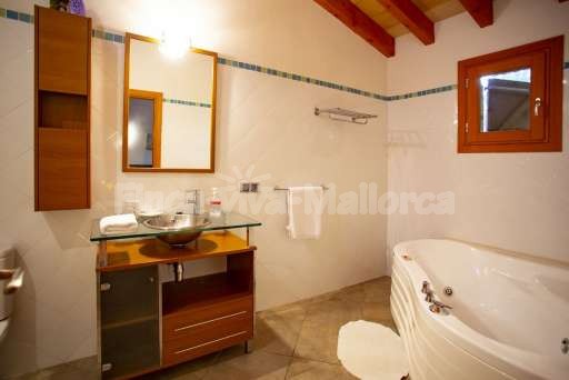 Finca Es Biali, Badezimmer, Badewanne