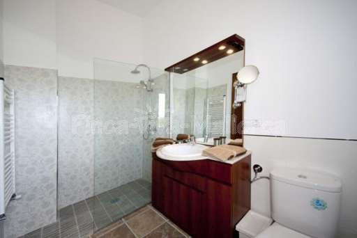 Finca Leda Can Picafort, Badezimmer, ebenerdige Dusche, Spiegel