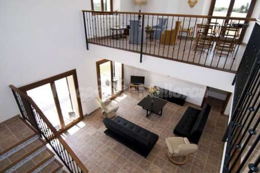 Finca Leda Can Picafort, Empore, Wohnzimmer, Sofa, Sessel, Fernseher