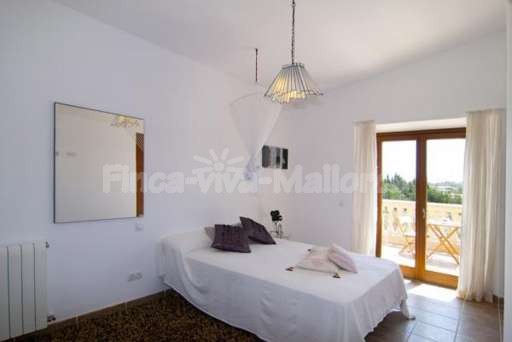 Finca Leda Can Picafort, Schlafzimmer, Doppelzimmer, Doppelbett, Spiegel