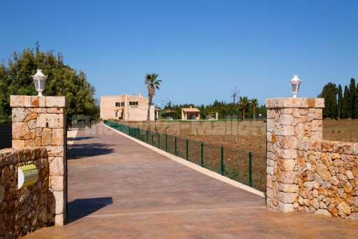 Finca Leda Can Picafort, Zufahrt zum Haus