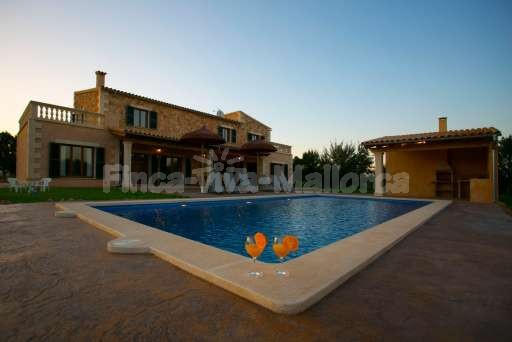 Finca Leda Can Picafort, Haus, Pool, Terrasse, Sonnenliege, Sonnenschirm