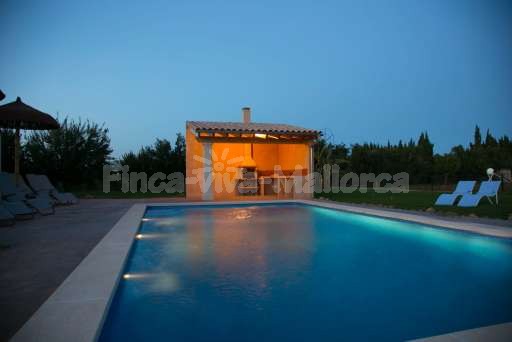Finca Leda Can Picafort, Pool, beleuchtet, Sonnenliege
