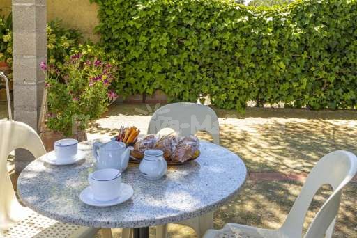 Finca Marinova Pollenca, Terrasse, Baumschatten, Esstisch