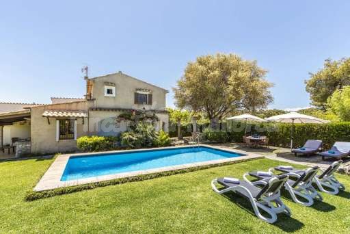 Finca Marinova Pollenca, Haus, Pool, Garten, Sonnenliege, Sonnenschirm, Esstisch