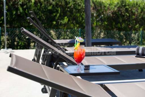 Finca Olivo Muro, Pool, Sonnenliege, Sonnenschirm