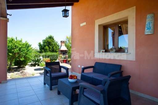 Finca Olivo Muro, überdachte Terrasse, Sitzgelegenheit, Lounge