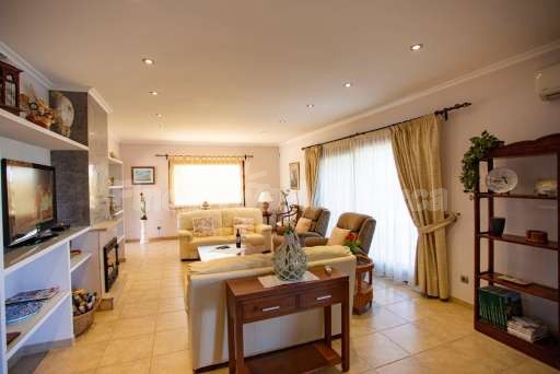 Finca Olivo Muro, Wohnzimmer, Sofa, Fernseher