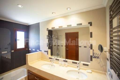 Finca Olivo Muro, Badezimmer, Spiegel