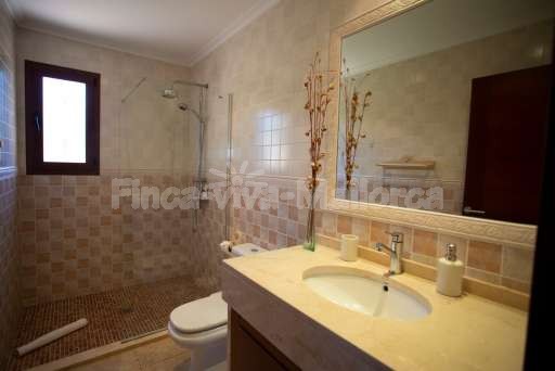 Finca Olivo Muro, Badezimmer, ebenerdige Dusche