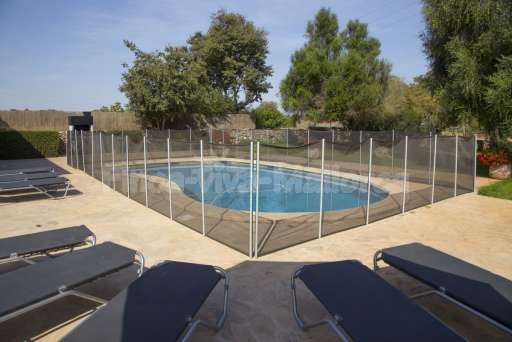 Finca Perrotti Manacor, Pool, umzäunter Pool, Sonnenliege