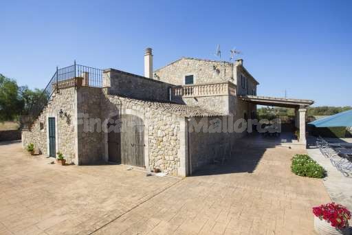 Finca Perrotti Manacor, Haus, überdachte Terrasse, Balkon