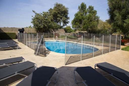 Finca Perrotti Manacor, Pool, umzäunter Pool, Sonnenliege