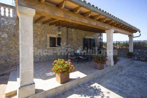 Finca Perrotti Manacor, überdachte Terrasse, Essbereich