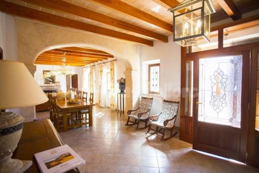 Finca Perrotti Manacor, Flur, Eingangsbereich, Schaukelstuhl