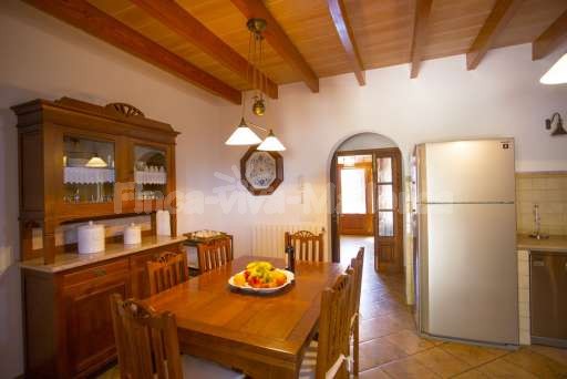 Finca Perrotti Manacor, Esstisch, Kühlschrank