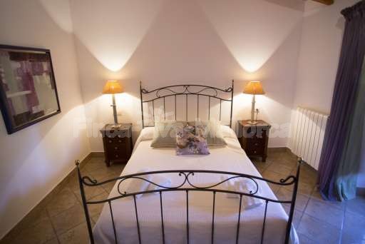 Finca Perrotti Manacor, Schlafzimmer, Doppelbett, Heizung