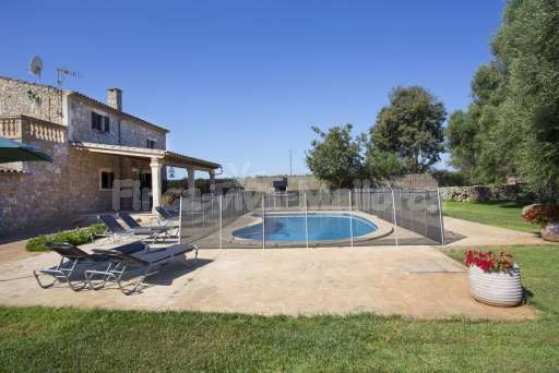 Finca Perrotti Manacor, Pool, umzäunter Pool, Terrasse, Garten, Sonnenliege