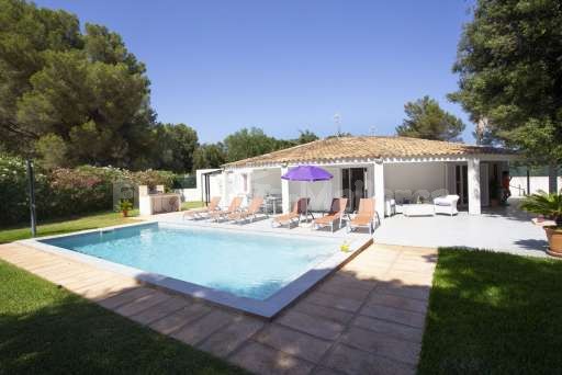 Casa Rendo Sa Pobla, Haus, Pool, Terrasse, Sonnenliege, Sonnenschirm, Garten