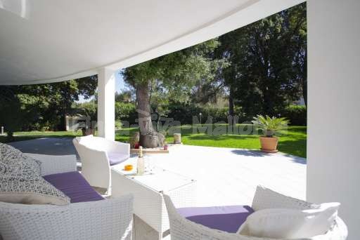 Casa Rendo Sa Pobla, überdachte Terrasse, Lounge, Sessel, Garten